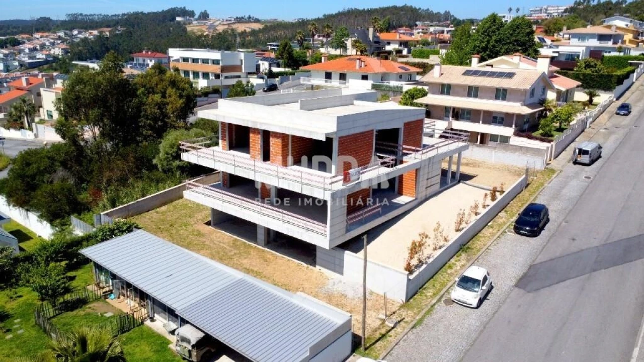 Moradia T4 para Venda em Escapães Foto 18