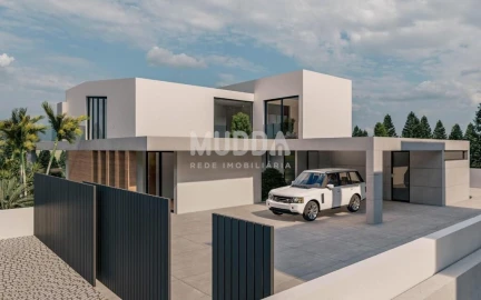 Moradia T4 para Venda em Escapães
