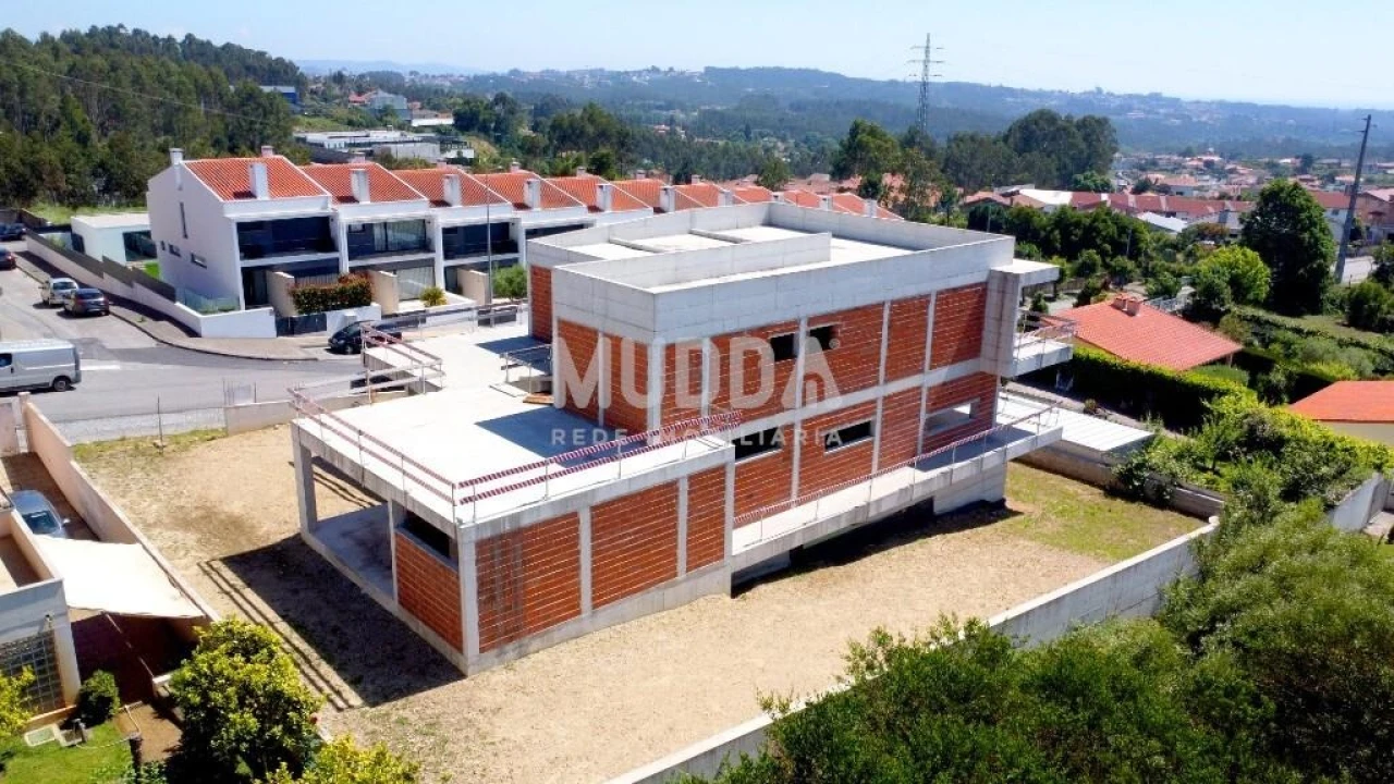 Moradia T4 para Venda em Escapães Foto 16