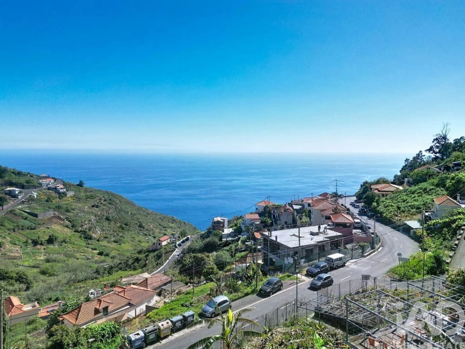 Terreno para Venda em Camara de Lobos Foto 1