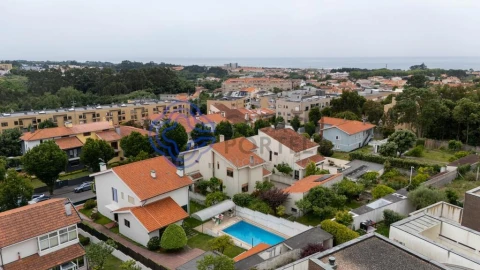 Moradia T5 para Venda em Gulpilhares e Valadares