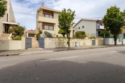 Moradia T5 para Venda em Gulpilhares e Valadares