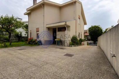 Moradia T5 para Venda em Gulpilhares e Valadares