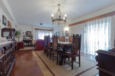 Moradia T5 para Venda em Gulpilhares e Valadares