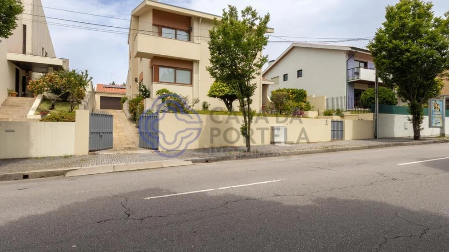 Moradia T5 para Venda em Gulpilhares e Valadares