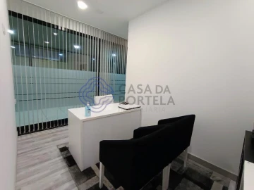 Loja para Arrendamento em Gondomar (São Cosme), Valbom e Jovim