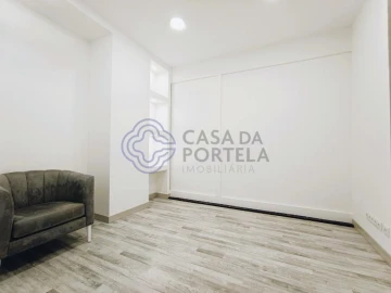 Loja para Arrendamento em Gondomar (São Cosme), Valbom e Jovim