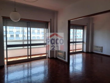 Apartamento T2 para Venda em Oeiras e São Julião da Barra, Paço de Arcos e Caxias