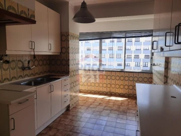 Apartamento T2 para Venda em Oeiras e São Julião da Barra, Paço de Arcos e Caxias