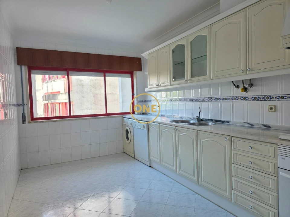 Apartamento T2 para Venda em Algueirão-Mem Martins Foto 2