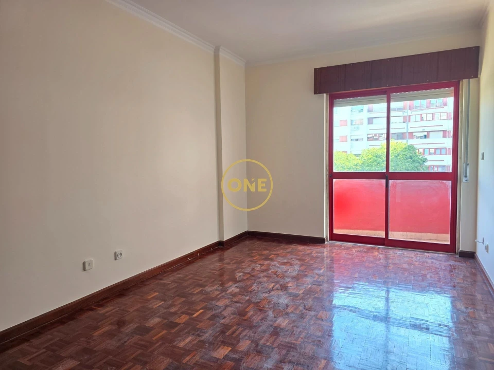 Apartamento T2 para Venda em Algueirão-Mem Martins Foto 13