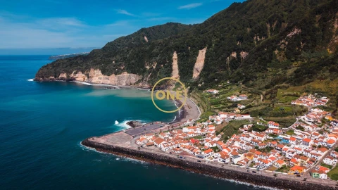 Moradia T3 para Venda em Ribeira Quente