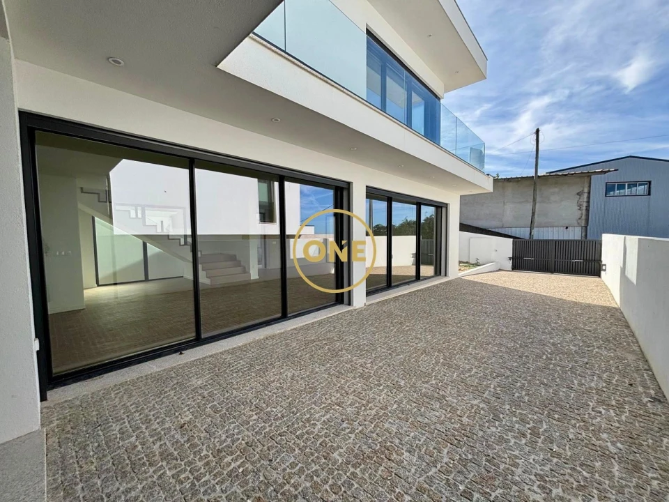 Moradia T3 para Venda em Laundos Foto 3