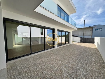 Moradia T3 para Venda em Laundos