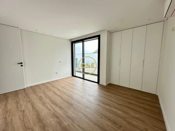 Moradia T3 para Venda em Laundos