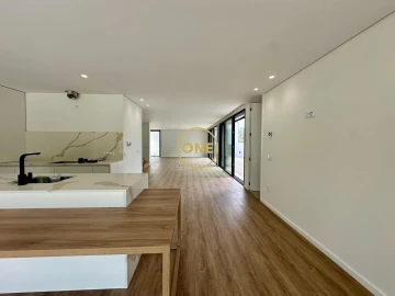 Moradia T3 para Venda em Laundos