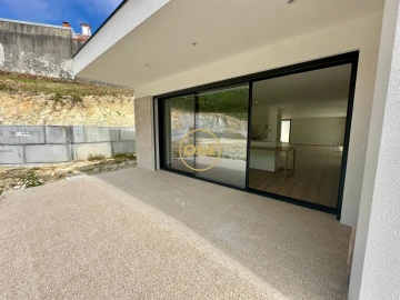 Moradia T3 para Venda em Laundos
