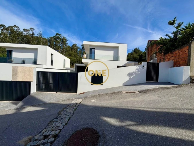 Moradia T3 para Venda em Laundos Foto 35