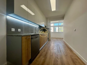 Apartamento T3 para Venda em São Domingos de Benfica