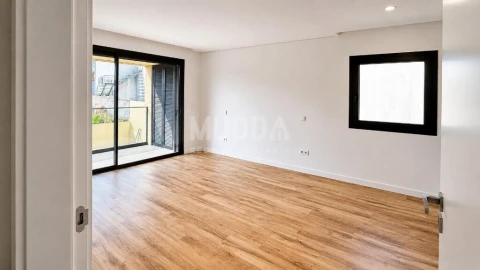 Apartamento T2 para Venda em Santa Maria da Feira, Travanca, Sanfins e Espargo