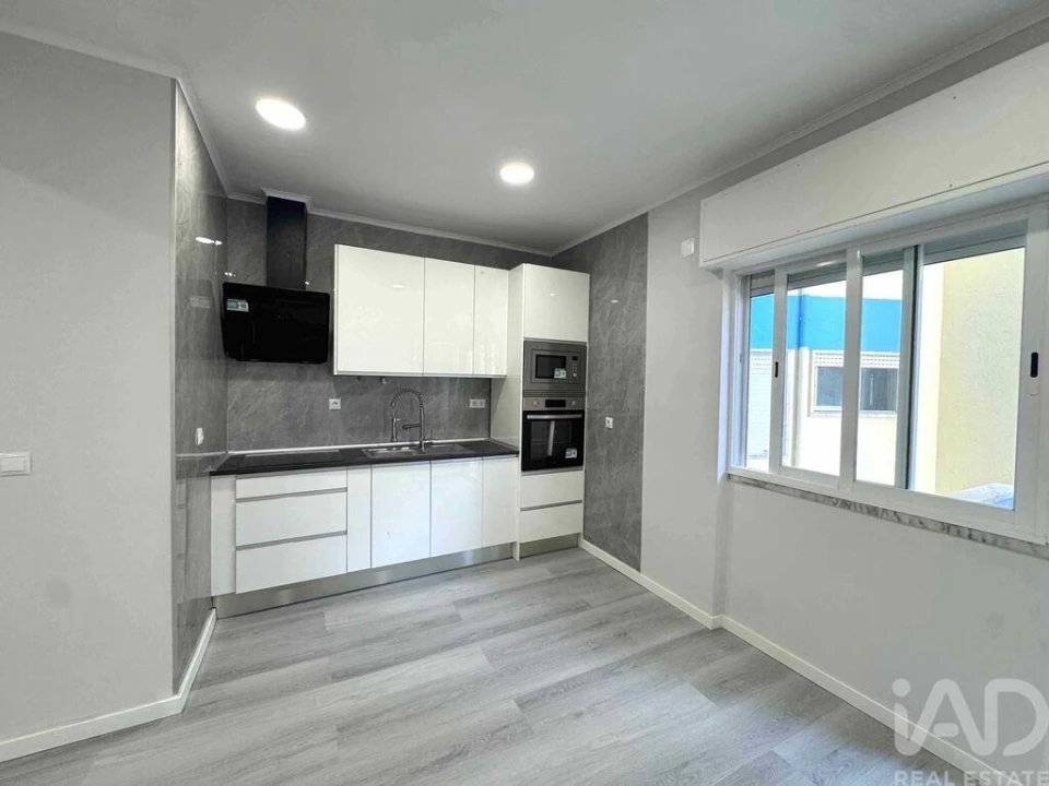 Apartamento T1 para Venda em Venteira Foto 1