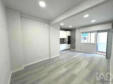 Apartamento T1 para Venda em Venteira
