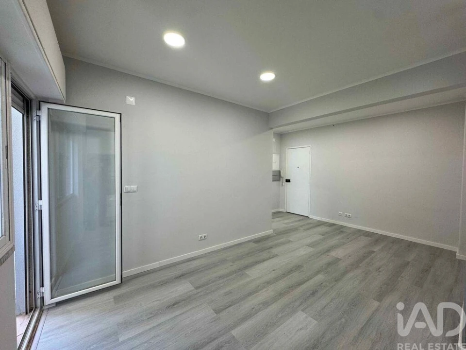 Apartamento T1 para Venda em Venteira Foto 4