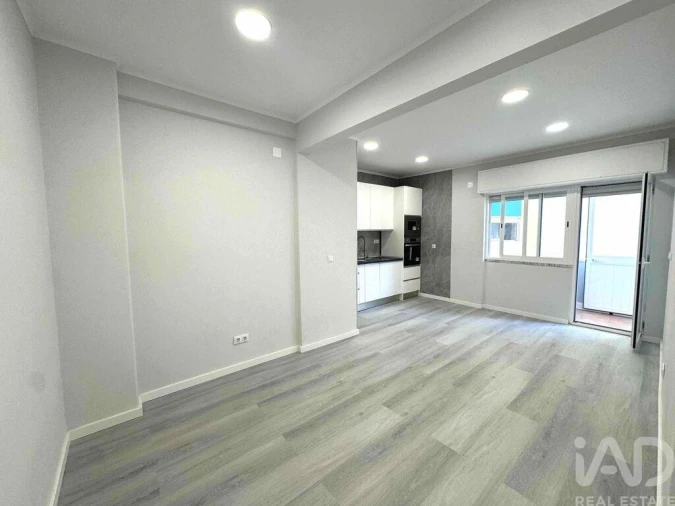 Apartamento T1 para Venda em Venteira Foto 7