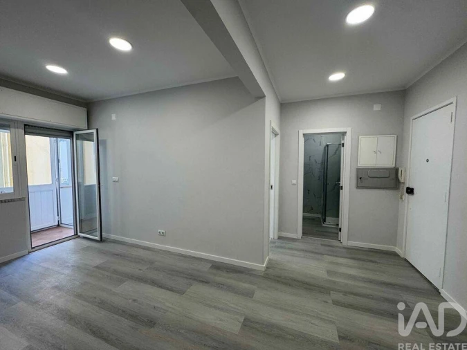 Apartamento T1 para Venda em Venteira Foto 5
