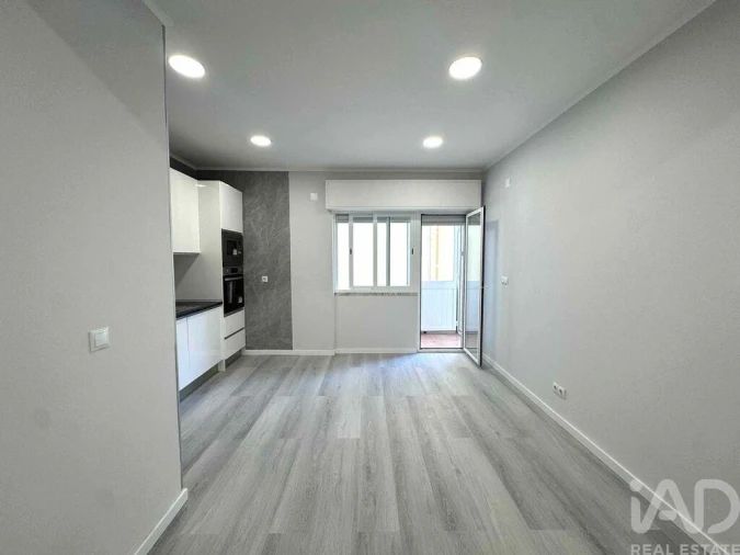 Apartamento T1 para Venda em Venteira Foto 8