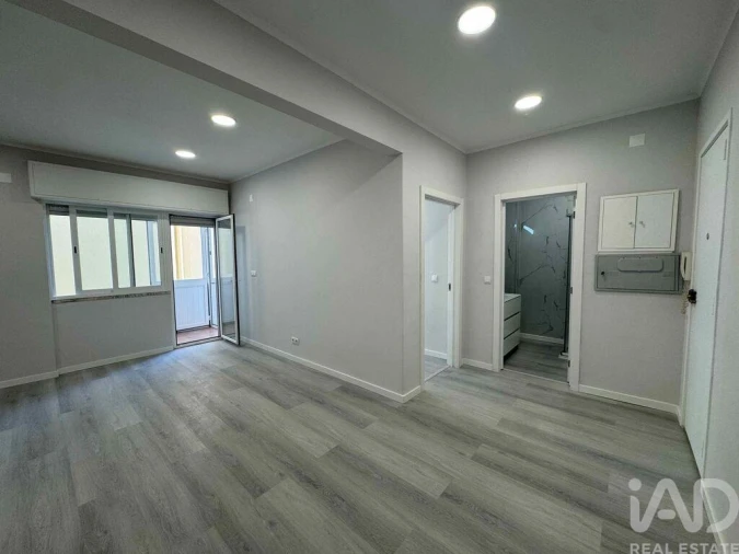 Apartamento T1 para Venda em Venteira Foto 6