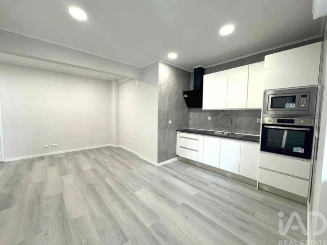 Apartamento T1 para Venda em Venteira Foto 3