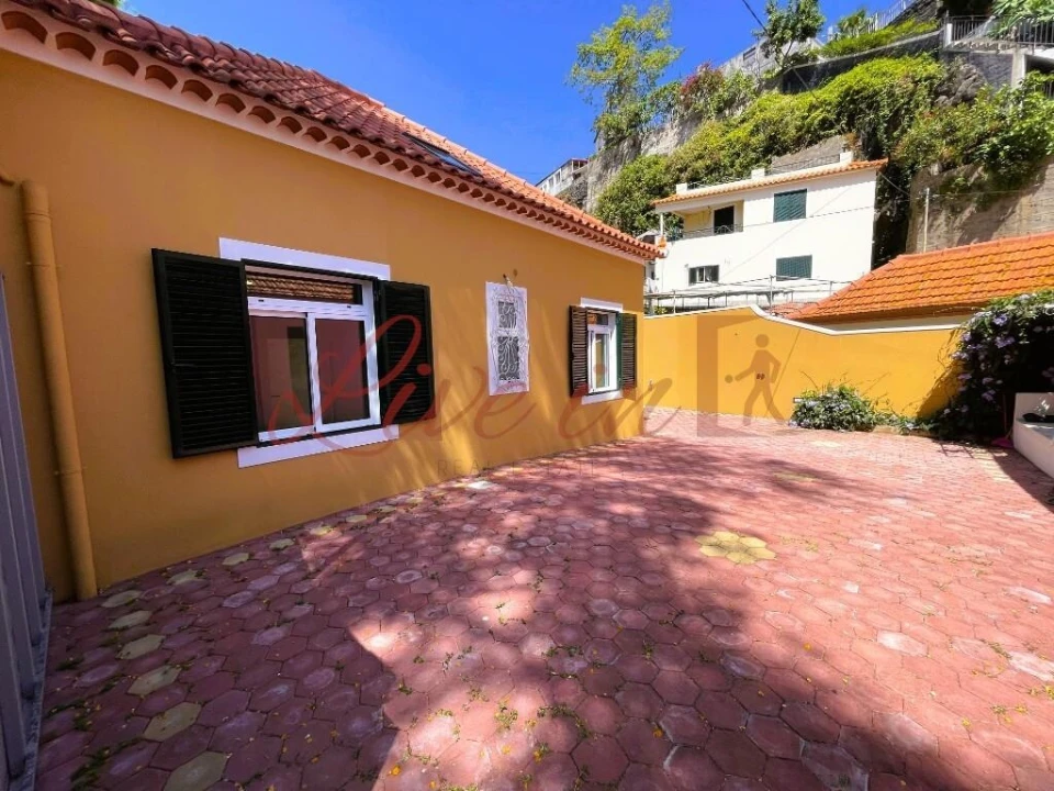 Moradia T2 para Venda em Funchal (Santa Luzia) Foto 1