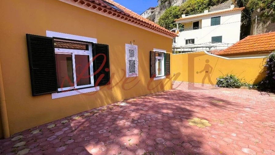 Moradia T2 para Venda em Funchal (Santa Luzia)