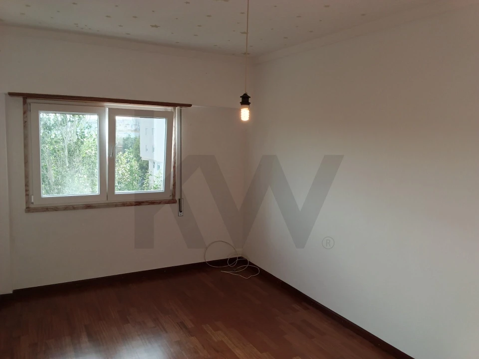 Apartamento T2 para Arrendamento em Massamá e Monte Abraão Foto 30