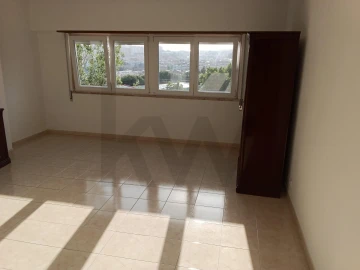 Apartamento T2 para Arrendamento em Massamá e Monte Abraão