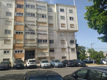 Apartamento T2 para Arrendamento em Massamá e Monte Abraão