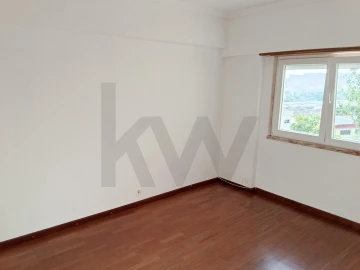 Apartamento T2 para Arrendamento em Massamá e Monte Abraão