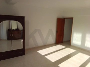 Apartamento T2 para Arrendamento em Massamá e Monte Abraão