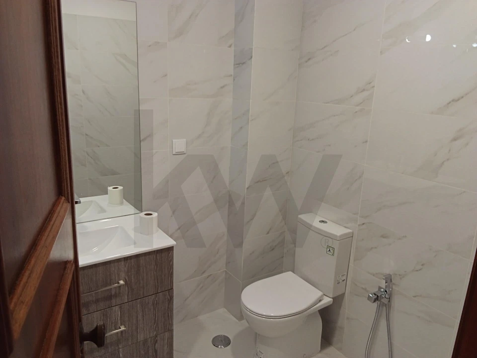 Apartamento T2 para Arrendamento em Massamá e Monte Abraão Foto 22