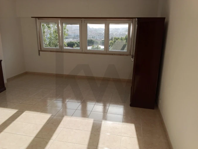 Apartamento T2 para Arrendamento em Massamá e Monte Abraão Foto 18