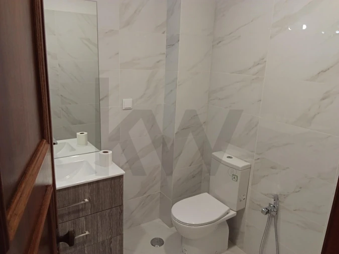 Apartamento T2 para Arrendamento em Massamá e Monte Abraão Foto 22