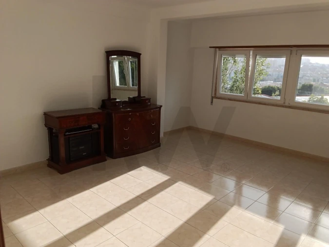 Apartamento T2 para Arrendamento em Massamá e Monte Abraão Foto 17