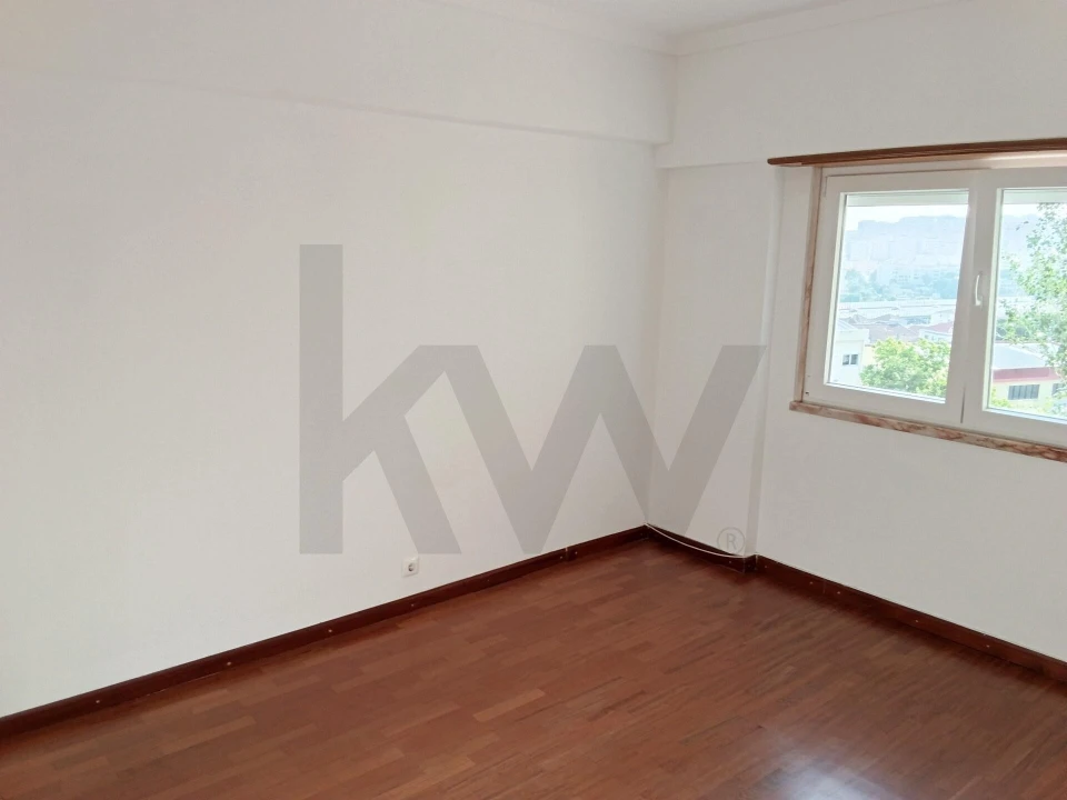 Apartamento T2 para Arrendamento em Massamá e Monte Abraão Foto 24