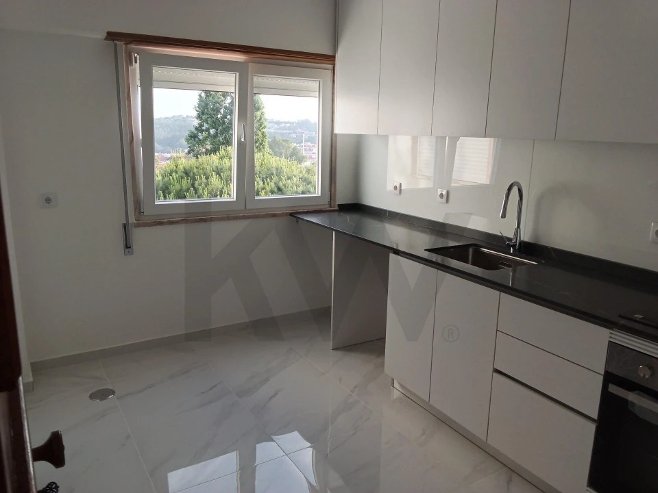 Apartamento T2 para Arrendamento em Massamá e Monte Abraão Foto 12