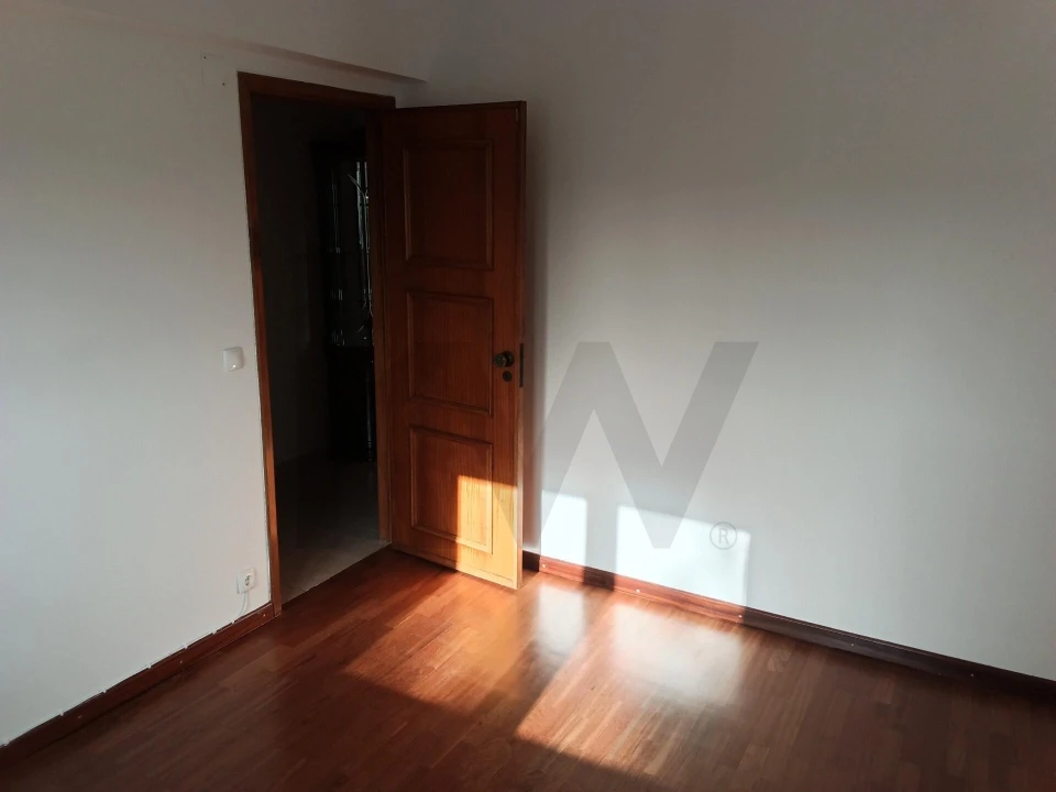 Apartamento T2 para Arrendamento em Massamá e Monte Abraão Foto 26