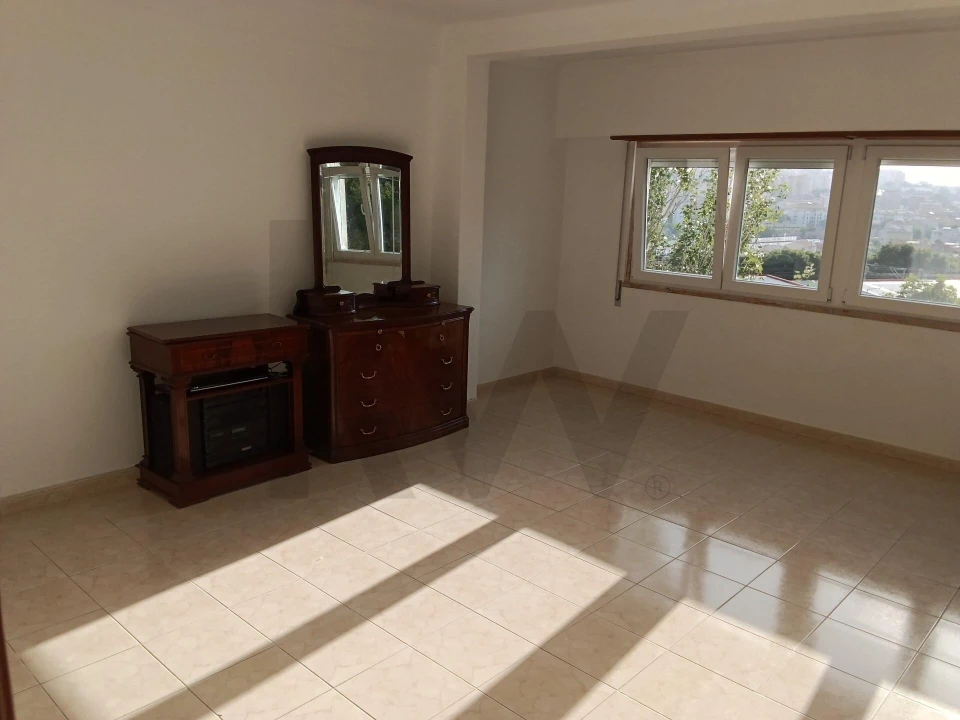 Apartamento T2 para Arrendamento em Massamá e Monte Abraão Foto 17