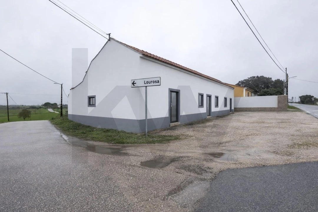 Moradia T2 para Venda em Azoia de Cima e Tremês Foto 9