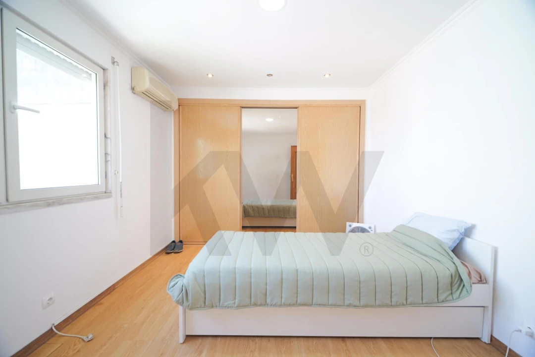Apartamento T3 para Venda em Santo Antonio da Charneca Foto 1