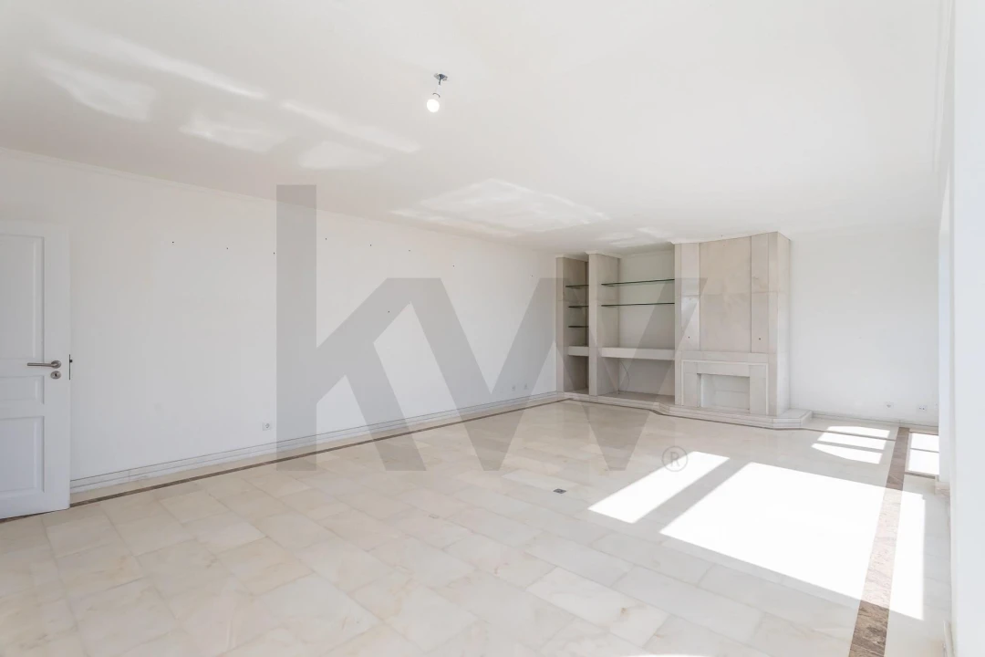 Apartamento T4 para Arrendamento em Areeiro Foto 7